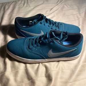 Size 12 Nike SB skate shoe